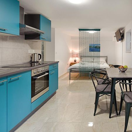 Cezar Luxury Apartment โอมิช ภายนอก รูปภาพ