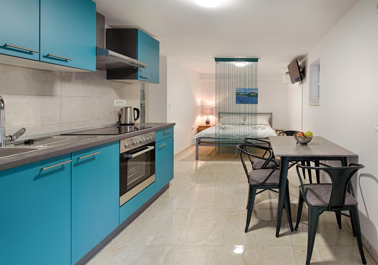 Cezar Luxury Apartment โอมิช ภายนอก รูปภาพ