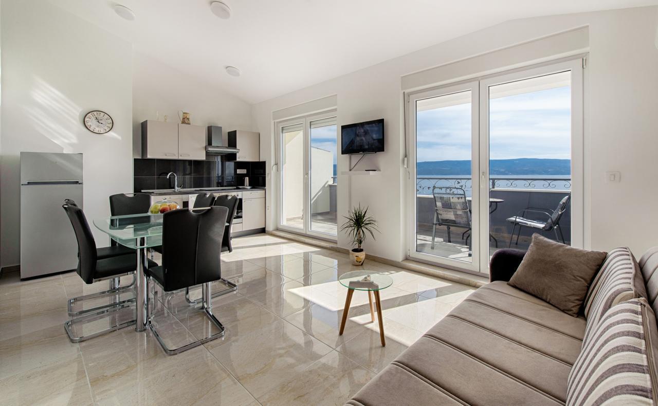Cezar Luxury Apartment โอมิช ภายนอก รูปภาพ