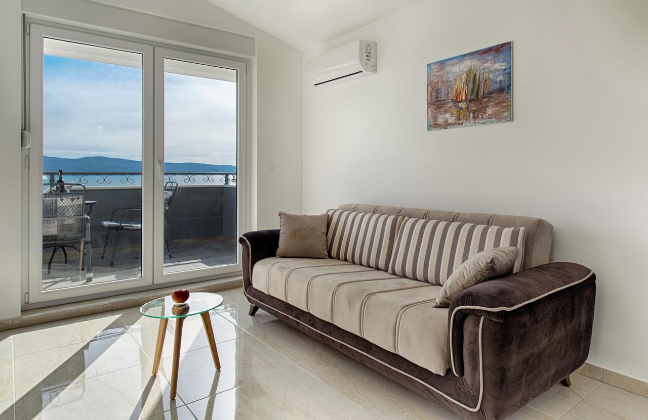 Cezar Luxury Apartment โอมิช ภายนอก รูปภาพ