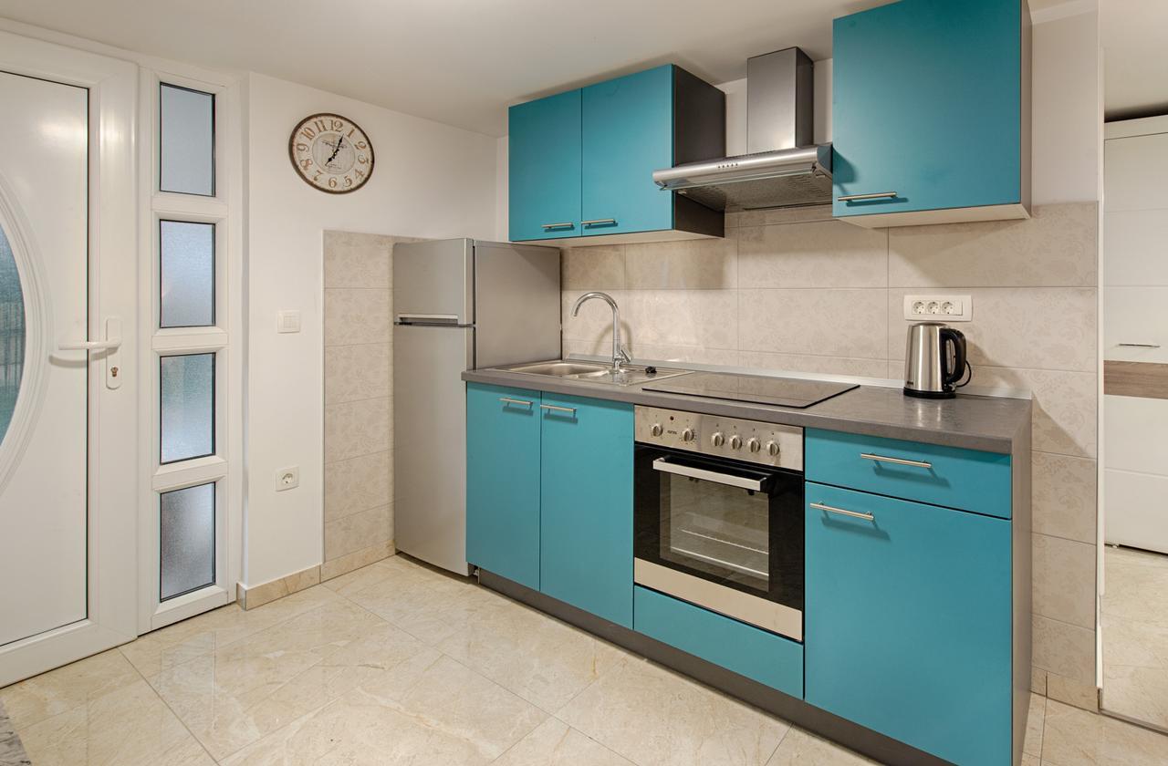 Cezar Luxury Apartment โอมิช ภายนอก รูปภาพ