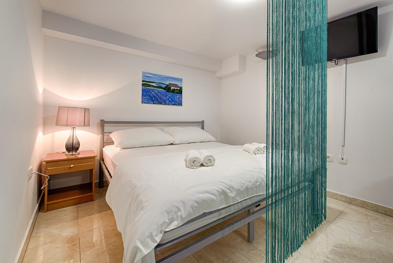 Cezar Luxury Apartment โอมิช ภายนอก รูปภาพ