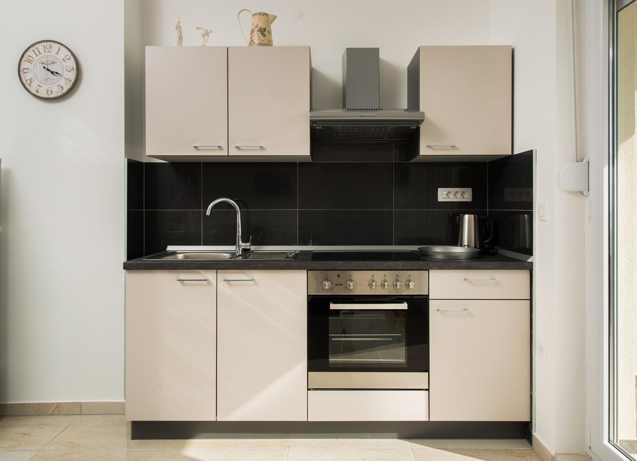 Cezar Luxury Apartment โอมิช ภายนอก รูปภาพ