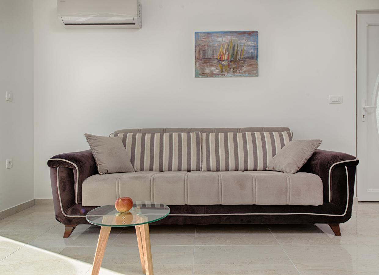 Cezar Luxury Apartment โอมิช ภายนอก รูปภาพ