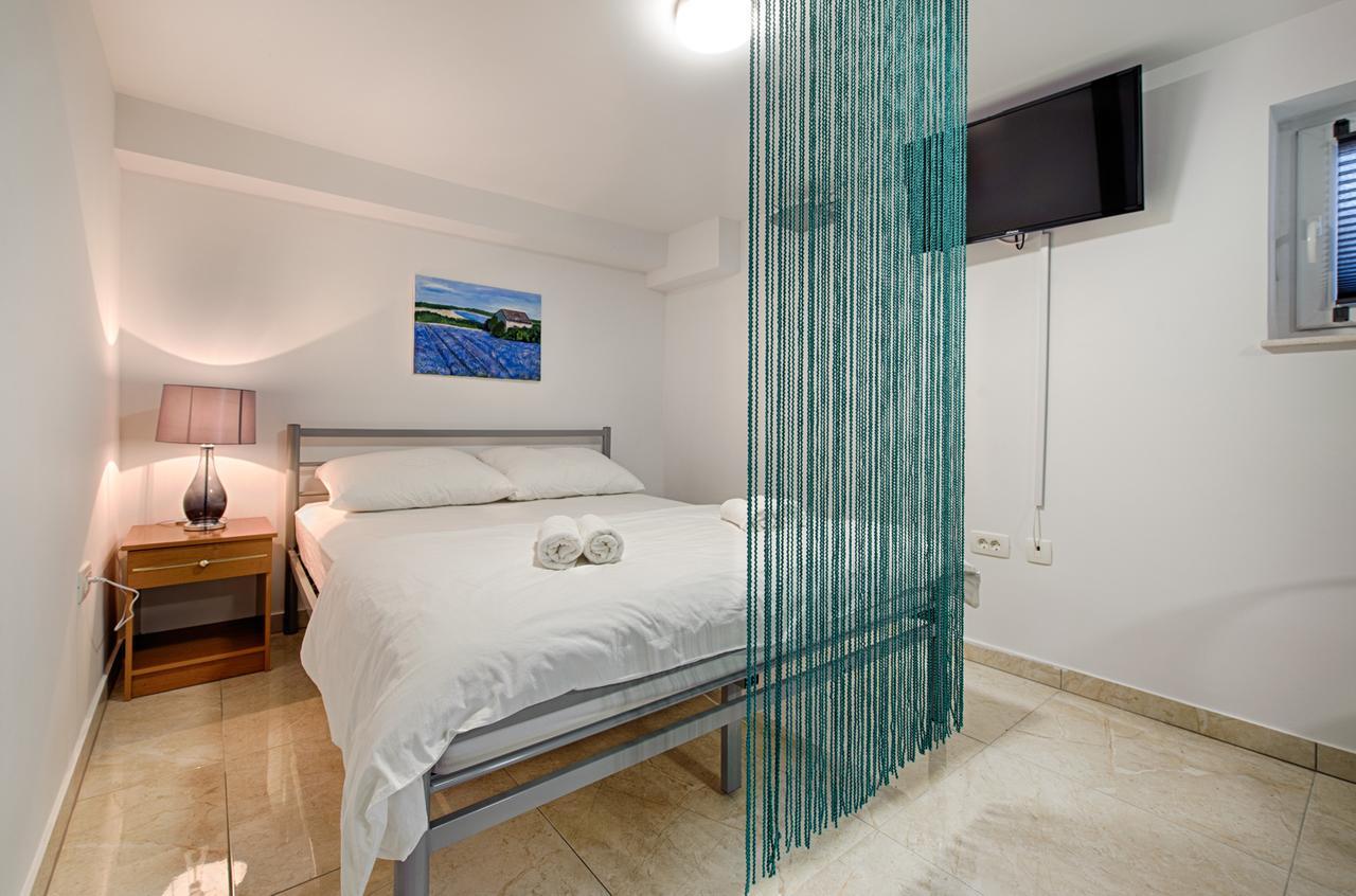Cezar Luxury Apartment โอมิช ภายนอก รูปภาพ